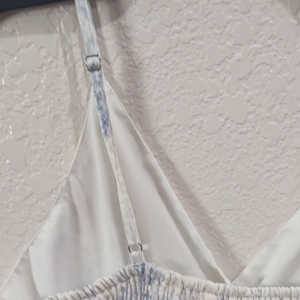 Sim & SamWhite and Blue Sleeveless Dress - Picture 13 of 17